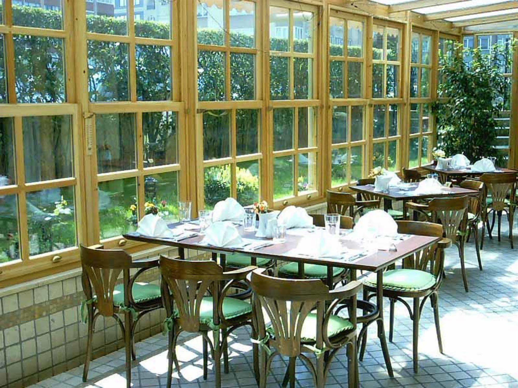 Guenes Hotel Merter Istanbul Restaurant bilde